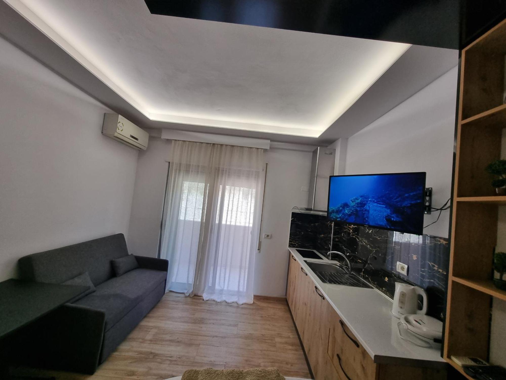 Teo's Deluxe * Vlorë