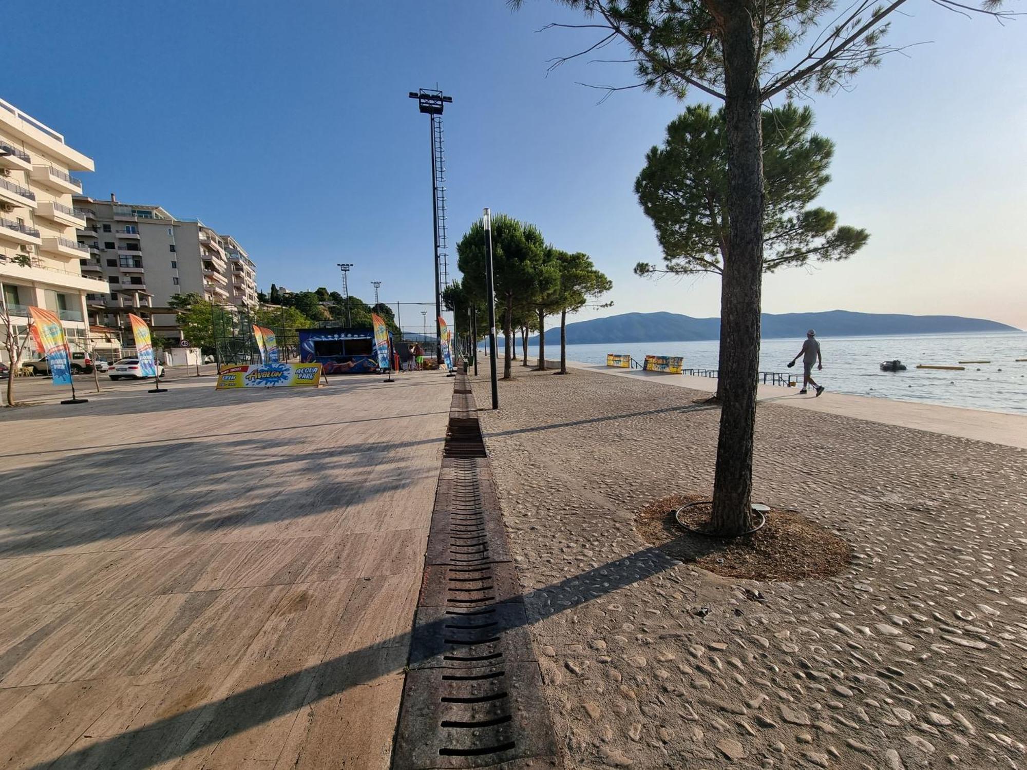 Teo's Deluxe * Vlore