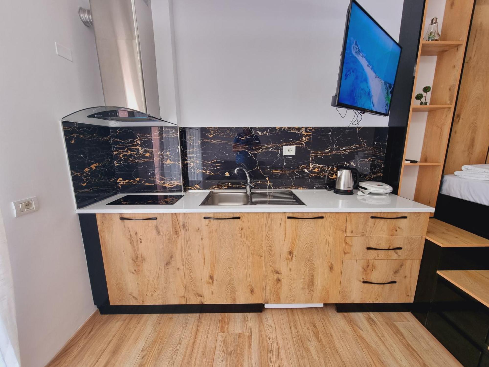Teo's Deluxe Apartment *