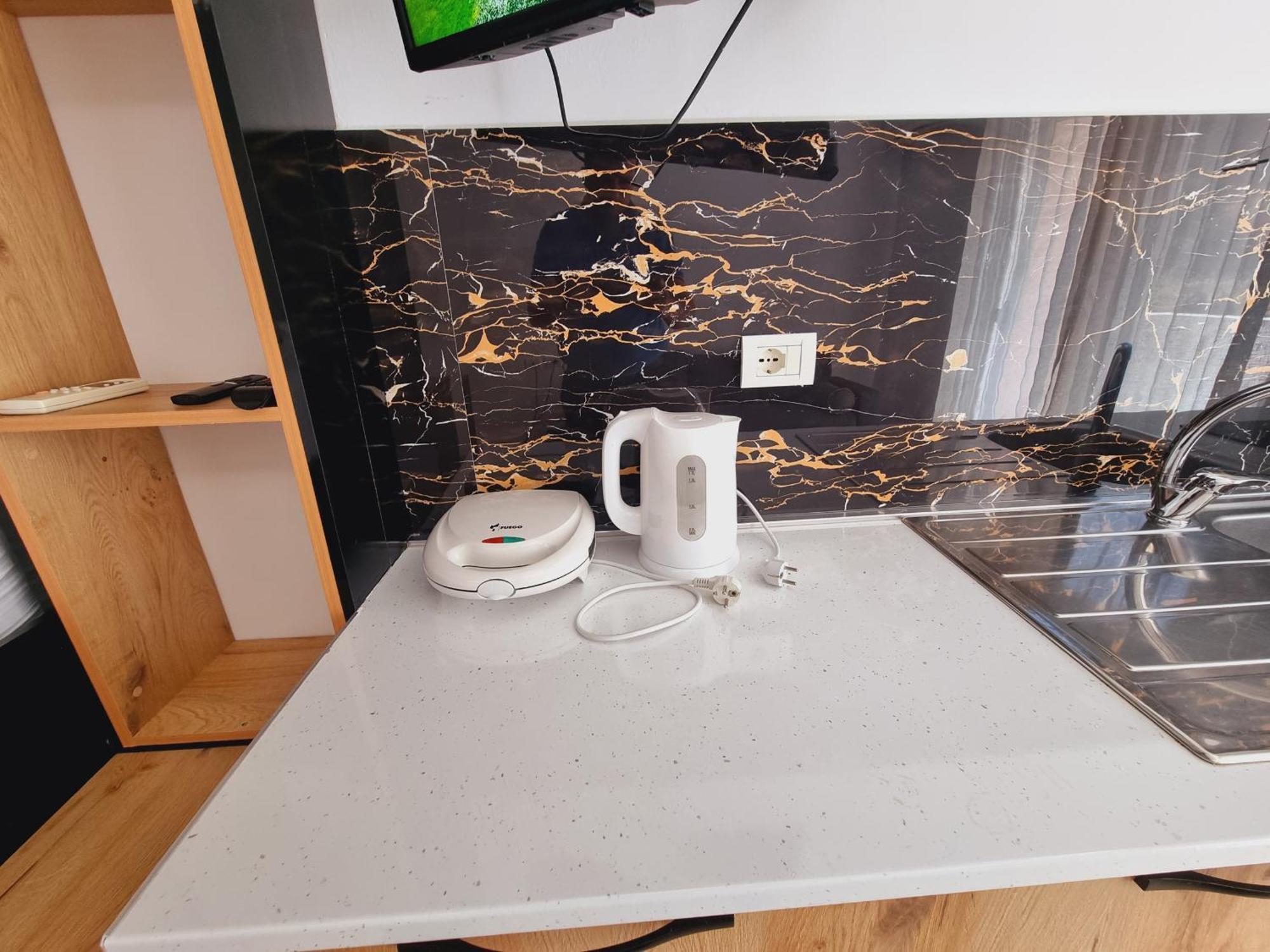 Teo's Deluxe Apartment